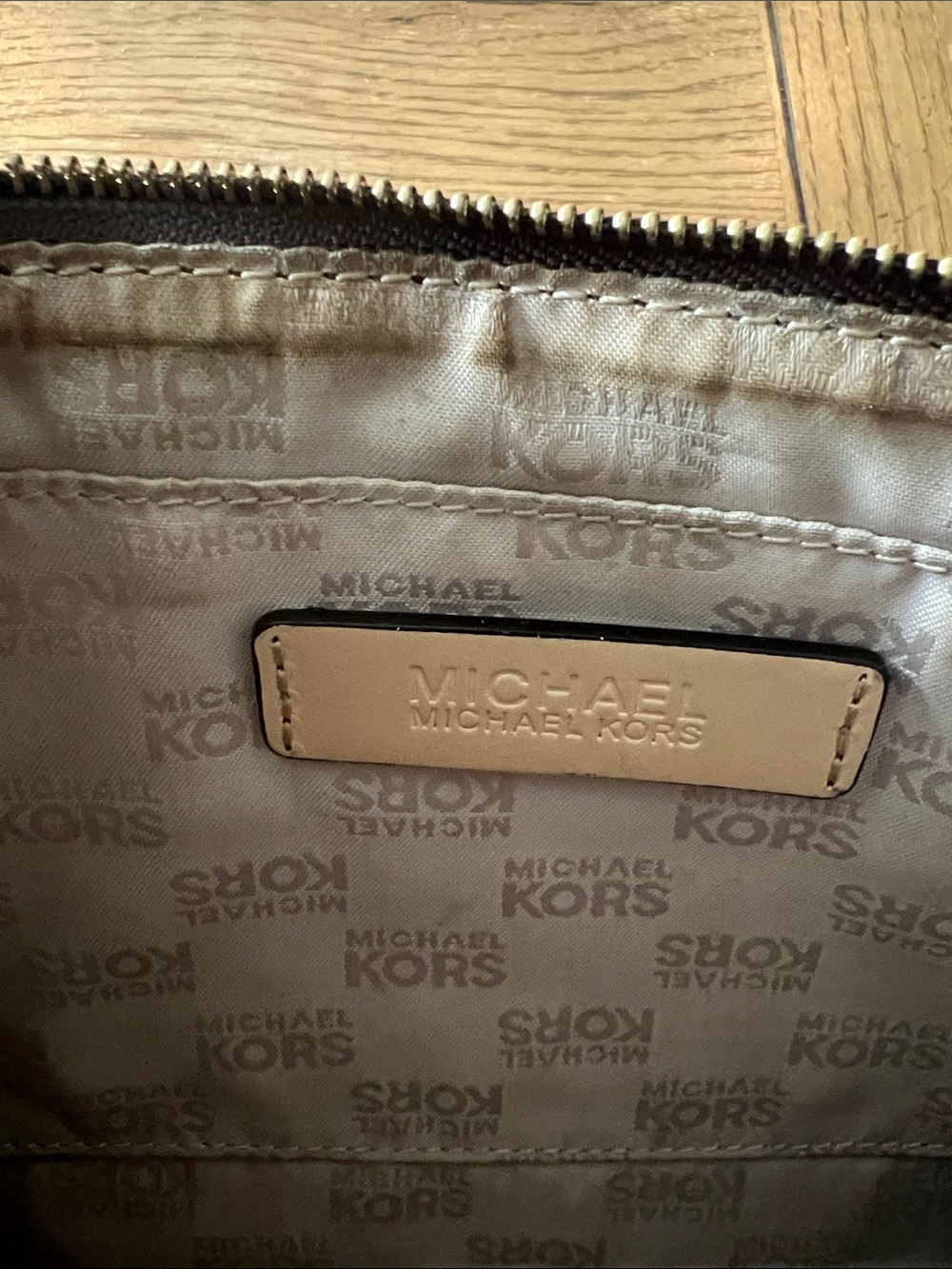 USED- Michael Kors Jet Set Signature Logo Wristlet - Picture 8 of 10